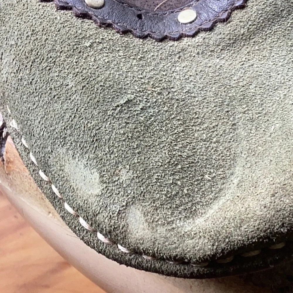 OLIVE Suede Loafers w/Brass Studs Round Toe  Sz 8 1/2 -9 NPLVC  Liz Claiborne